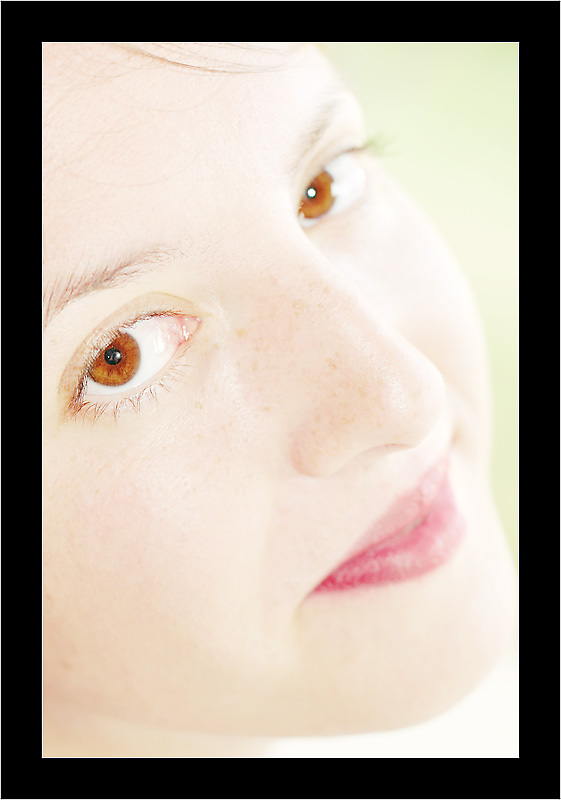 http://www.zsolution.net/gallery/galleries/Portraits/IMG_3095.jpg